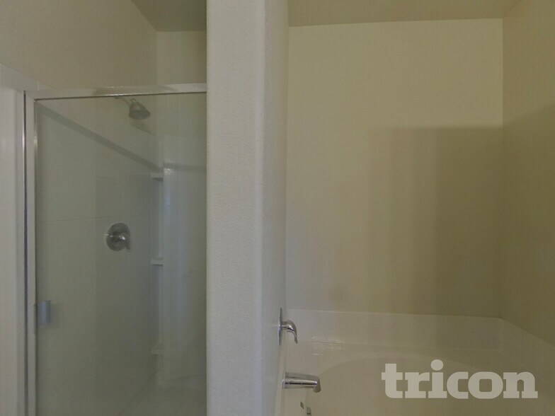 Building Photo - 6585 Kearsarge Dr