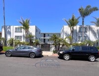 Building Photo - Beachside Charm – 2 Bed, 2 Bath.