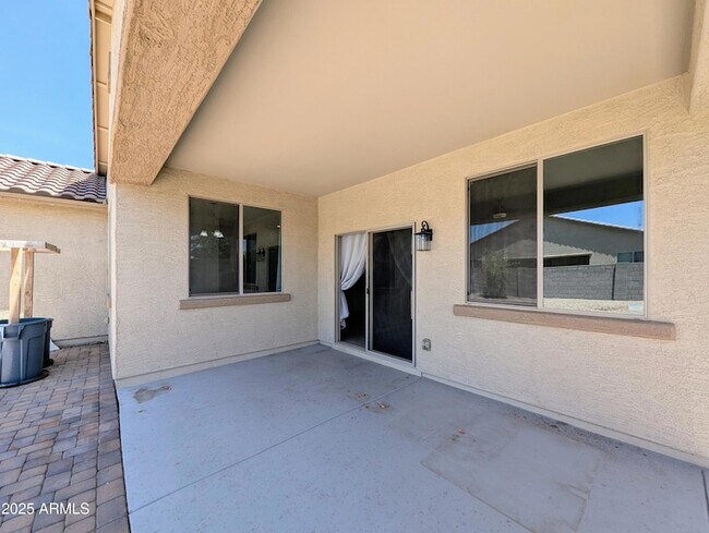 Building Photo - 6952 W Golden Ln