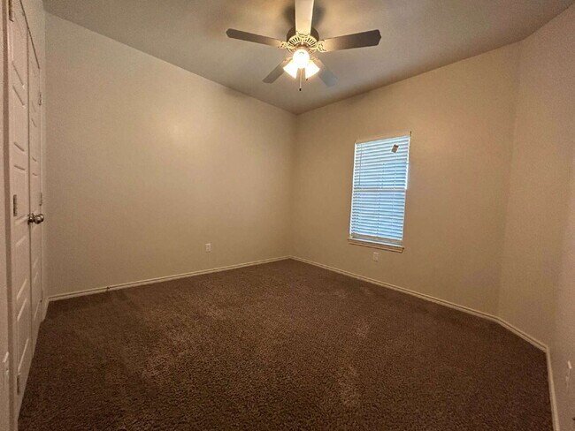 Building Photo - Beautiful Home Located In Stonewood Division & Minutes From Elementary!