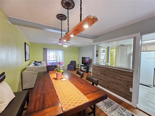 Building Photo - 5896 Palm Ln