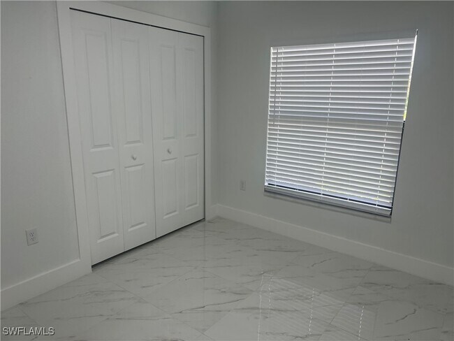 Building Photo - 2403 Dogwood Ave S