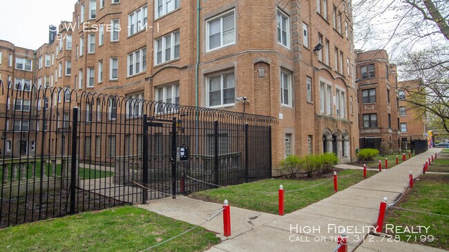 Primary Photo - 1355 W Estes Ave