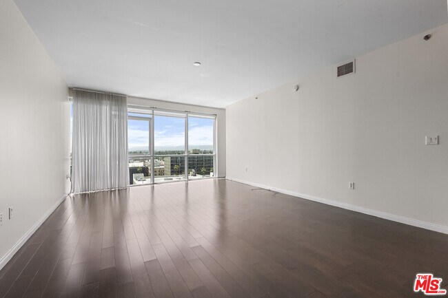 Building Photo - 3785 Wilshire Blvd