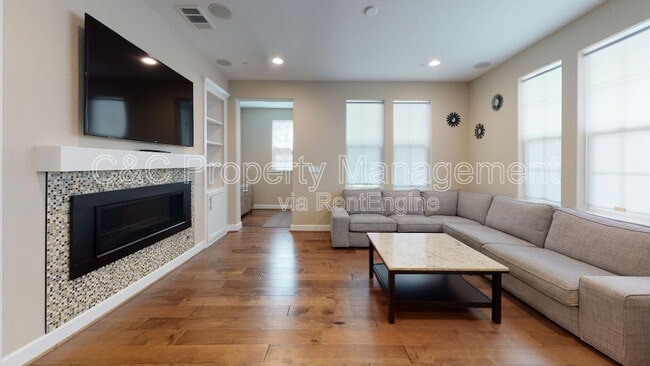 Building Photo - 412 Bungalow Dr