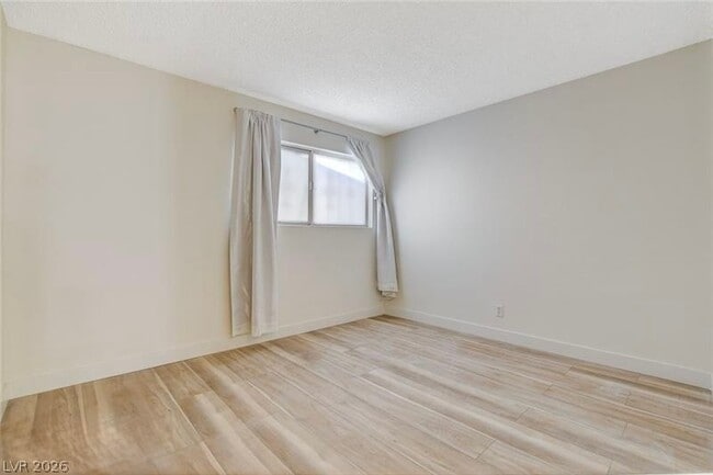 Building Photo - 3841 Daisy St