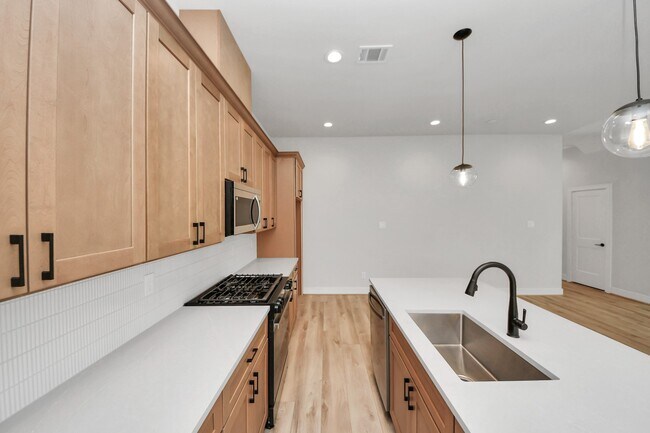 Building Photo - 6523 Tree Branch Dr