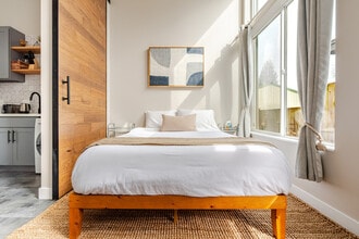 Building Photo - 3026 SW Charlestown St