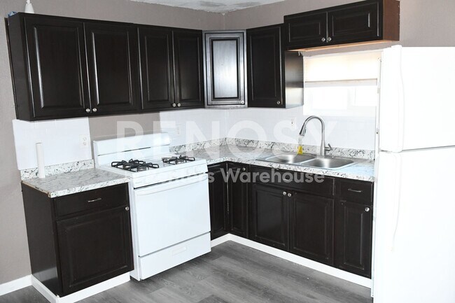 Building Photo - 210 N Casa Grande Ave