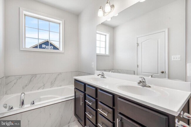 Building Photo - 5892 Bella Marie Wy