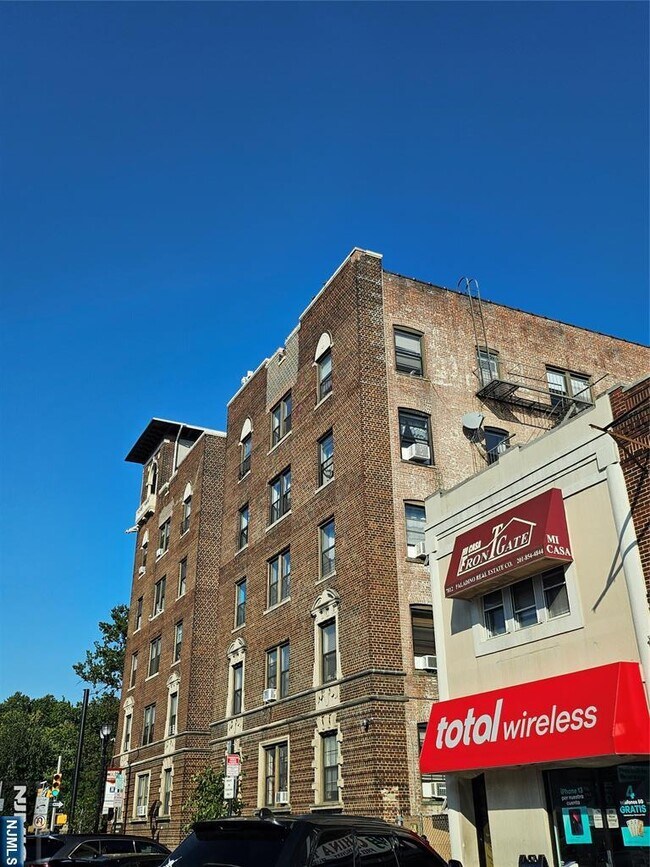Building Photo - 435 79th St