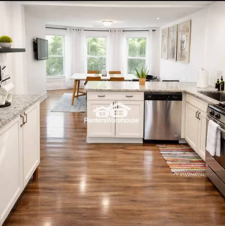 Building Photo - 544 36th St