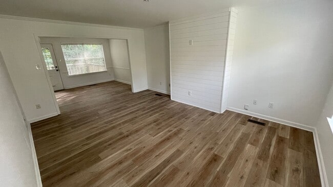 Building Photo - Beautiful 3 Bed / 2.5 Bath home in WLR!