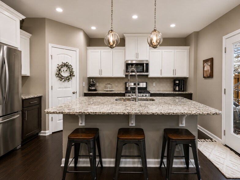 Building Photo - 1039 Livingstone Ln