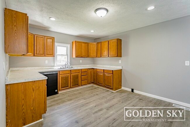 Building Photo - 1700 N Manring Ave