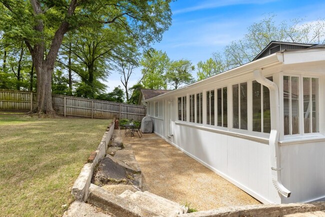 Building Photo - 894 Rose Cir SW