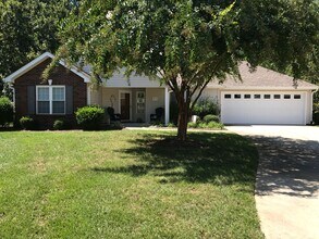 Building Photo - Beautiful 2 Bed/ 2 Bath Ranch in Desirable 55+ Neighborhood Located in Mooresville