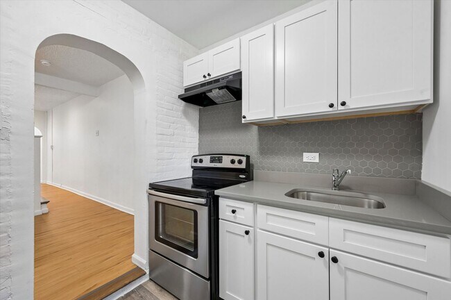 Building Photo - 2305 S 63rd St