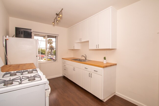 Building Photo - 1602-1604 Rosecrans / 3010 Jarvis