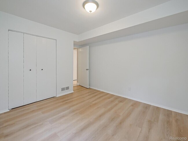 Building Photo - 7580 Thornwood St