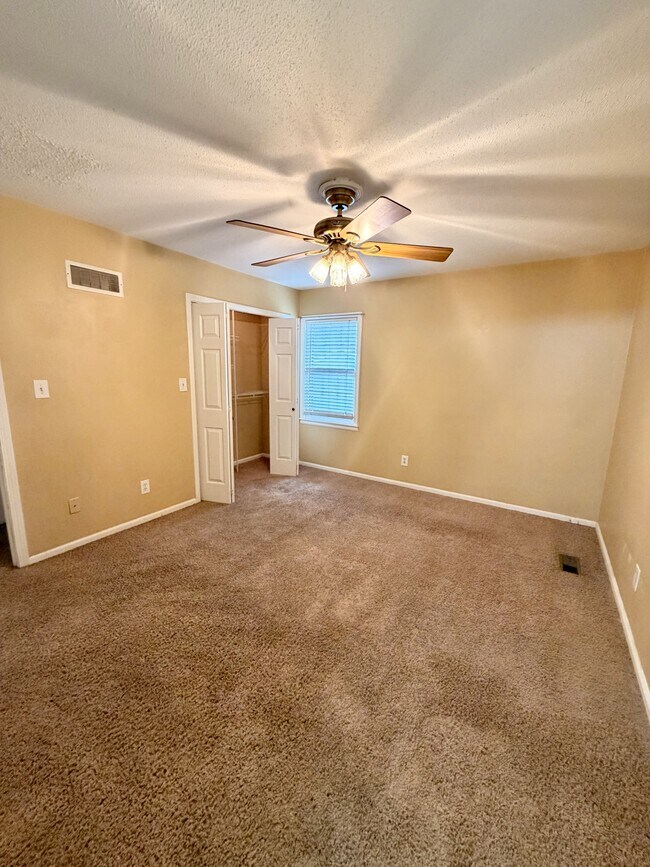 Building Photo - 4726 Delmar St