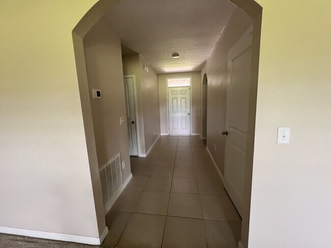 Building Photo - 9704 Pepper Tree Trl