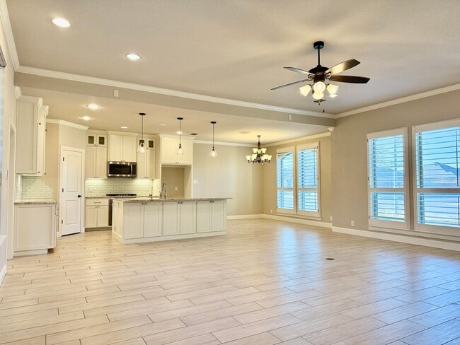 Building Photo - House For Rent