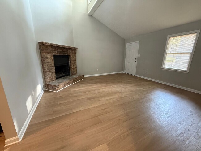 Building Photo - PRE - LEASING FOR AUGUST 11TH 2026!