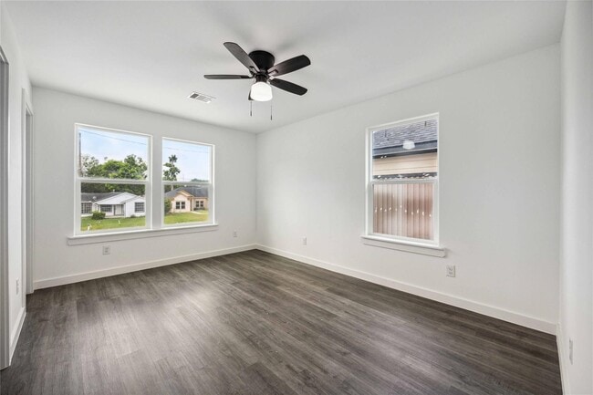 Building Photo - 2312 Wavell St