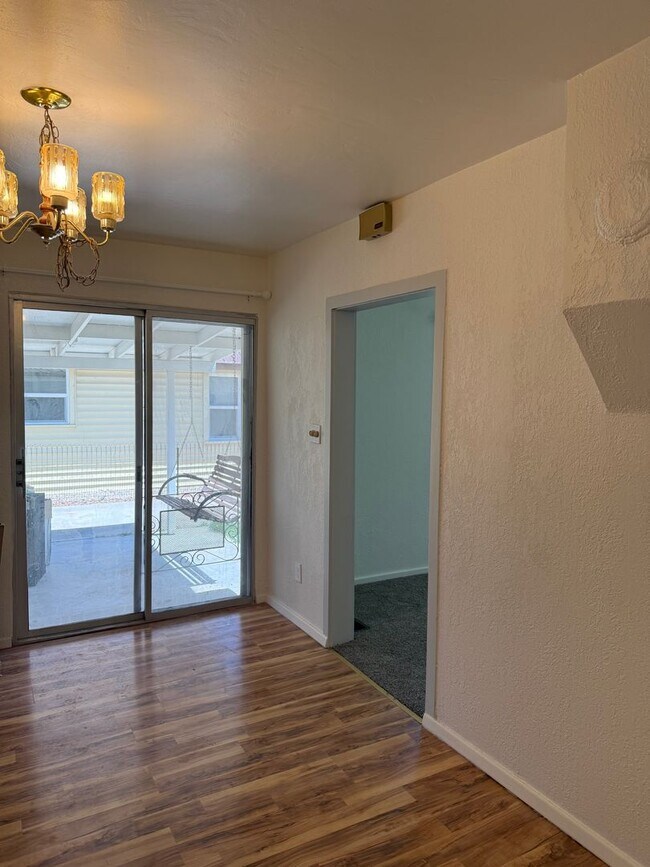 Building Photo - 510 E Montezuma Ave