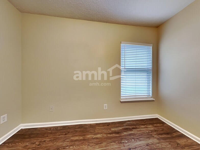 Building Photo - 14240 Sea Eagle Dr