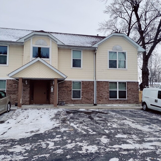 Building Photo - 490 North Ave