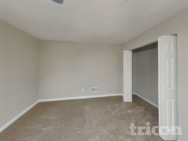 Building Photo - 212 Hemlock Dr