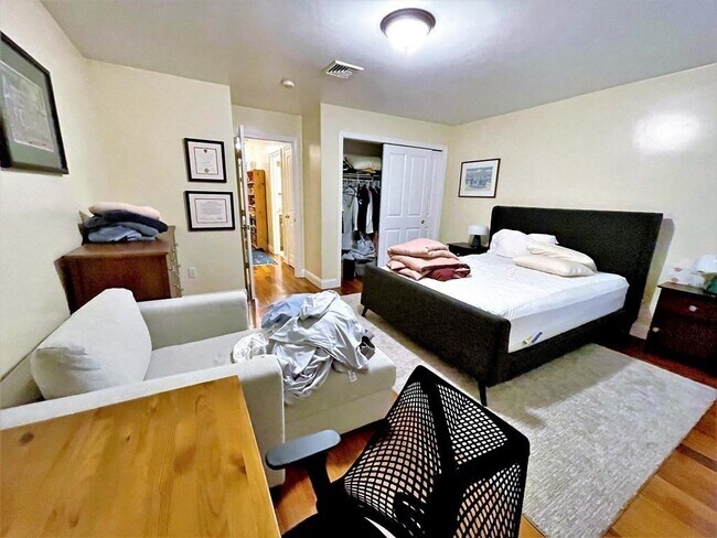 Building Photo - 232 Prospect St