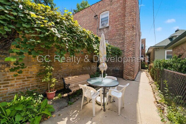 Building Photo - 3938 N Lockwood Ave