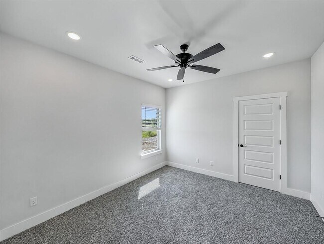 Building Photo - 6807 SW Basswood Ave