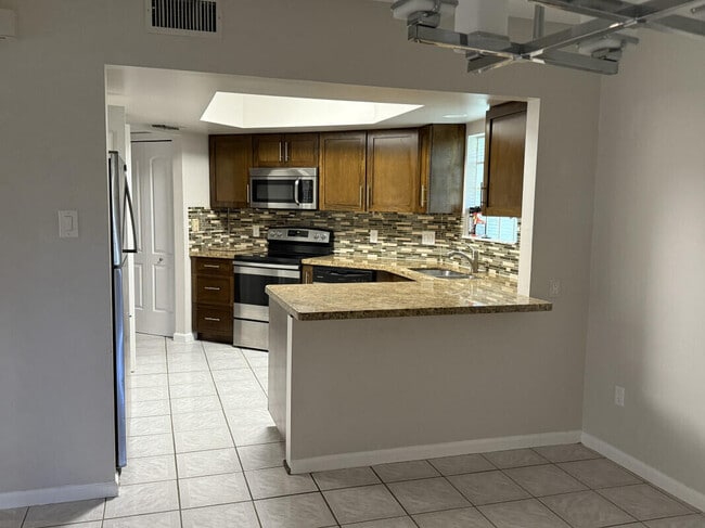 Building Photo - 122 Weybridge Cir