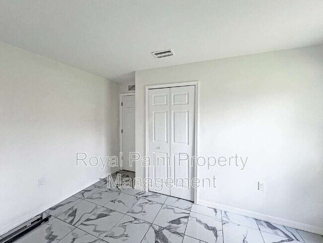 Building Photo - 122 Ivan Ave S