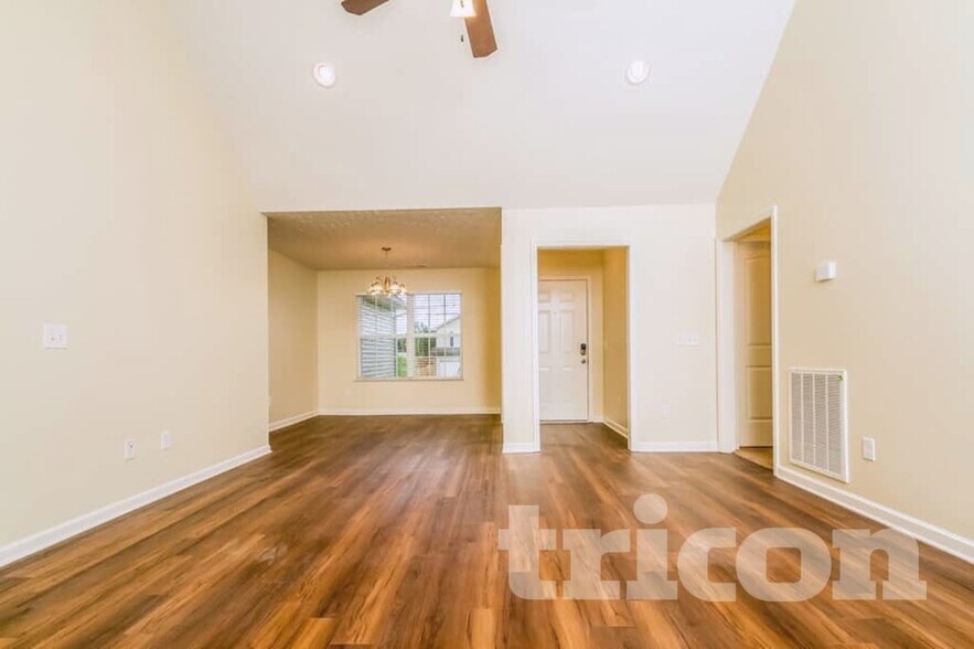 Building Photo - 1020 Niagra Way