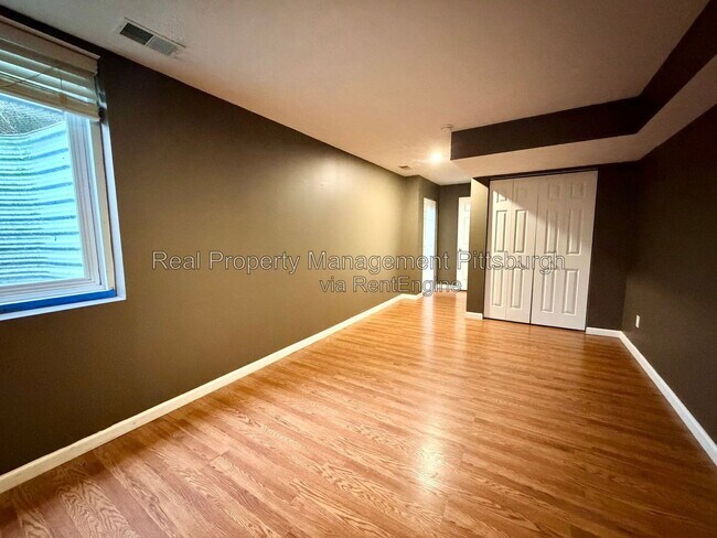 Building Photo - 11 Morningtide Ct