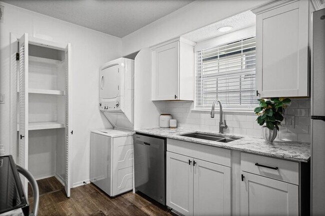 Building Photo - 3415 Willowrun Dr