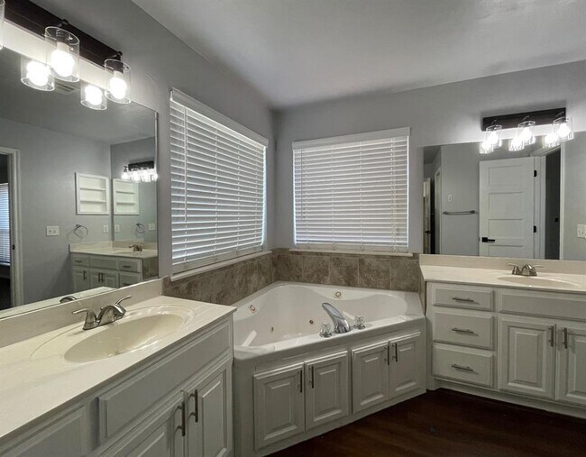 Building Photo - 13004 Chadbrooke Pl