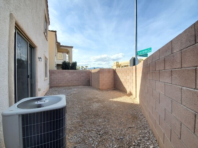 Building Photo - Cimarron Laredo Rud
