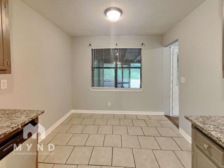 Building Photo - 3125 Cobblestone Dr