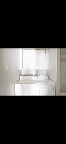 Building Photo - 293-299 Northwood Dr