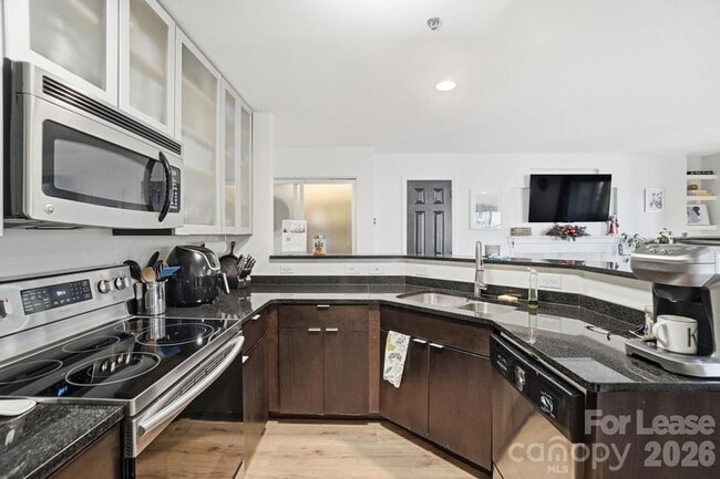 Building Photo - 525 N Graham St