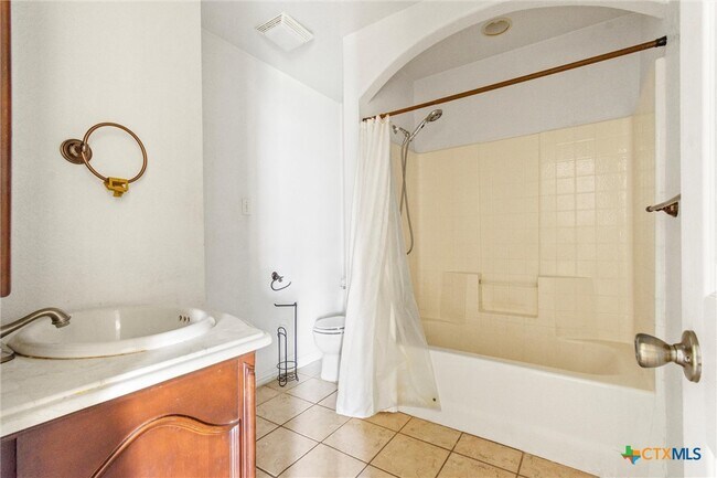 Building Photo - 3504 Saul Dr