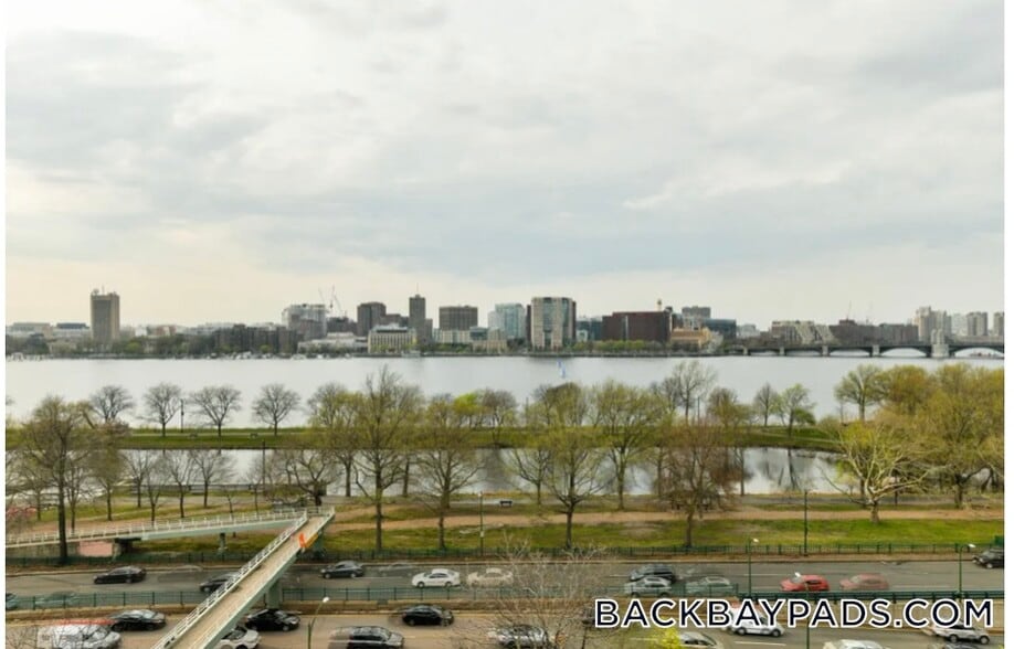 Building Photo - 214 Beacon St