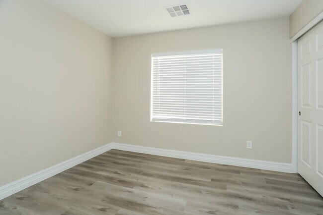 Building Photo - 5809 Magic Oak St