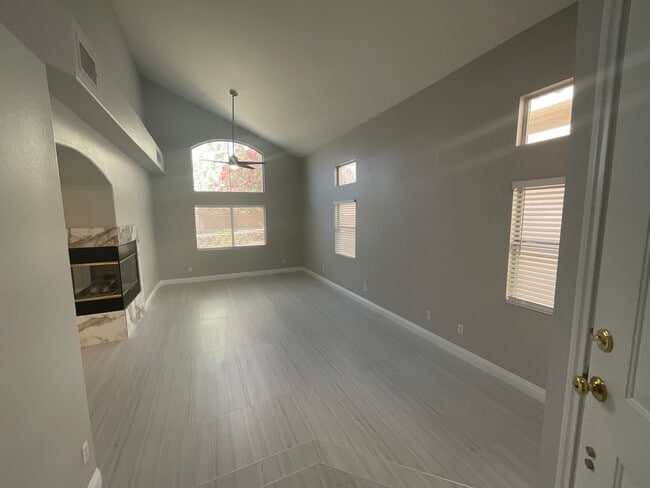 Building Photo - Nice 4br home, with 4th bedroom larger then the average, 3cg.